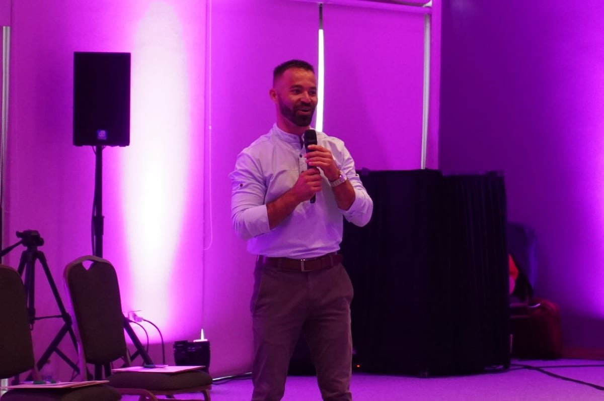 Charla de Raul Gullón